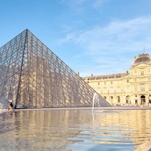 Pirámide del Louvre