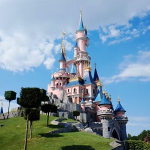 Castillo del parque Disney París.