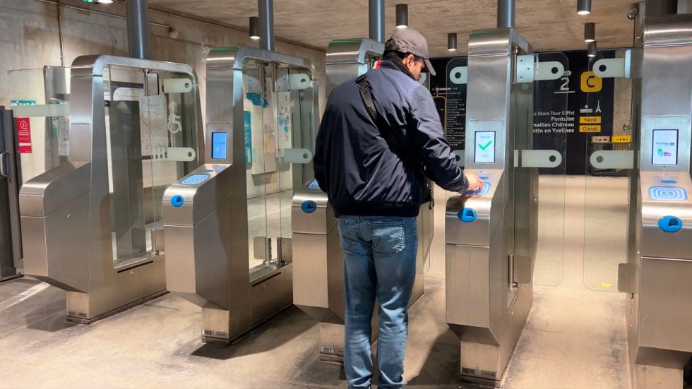 ¿Cómo funciona la tarjeta Navigo Easy en París? - Guía 2026