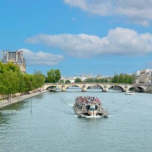 Paseo en barco por el sena
