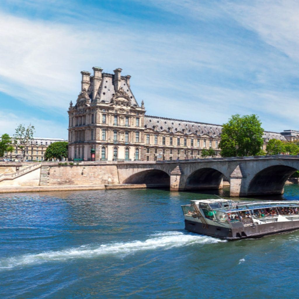 Barco en París en mayo