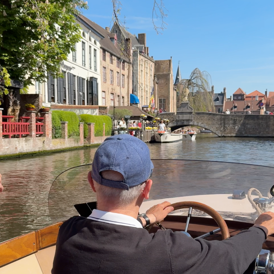 Barco por Brujas.