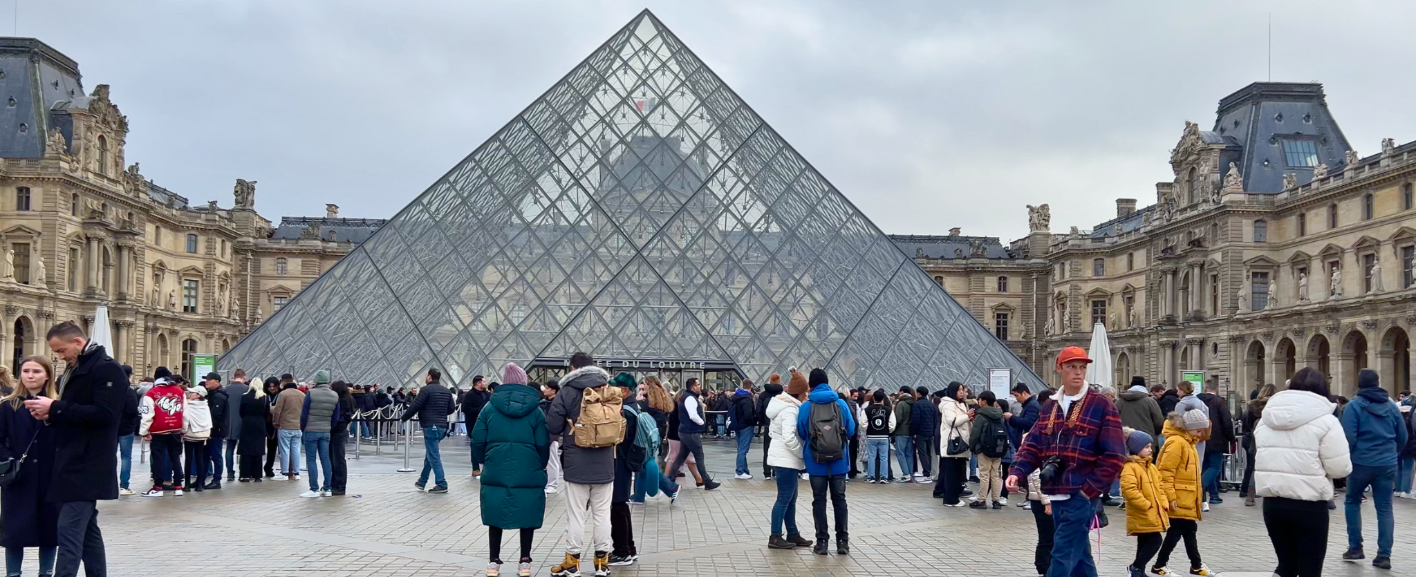 Museo del Louvre en invierno.