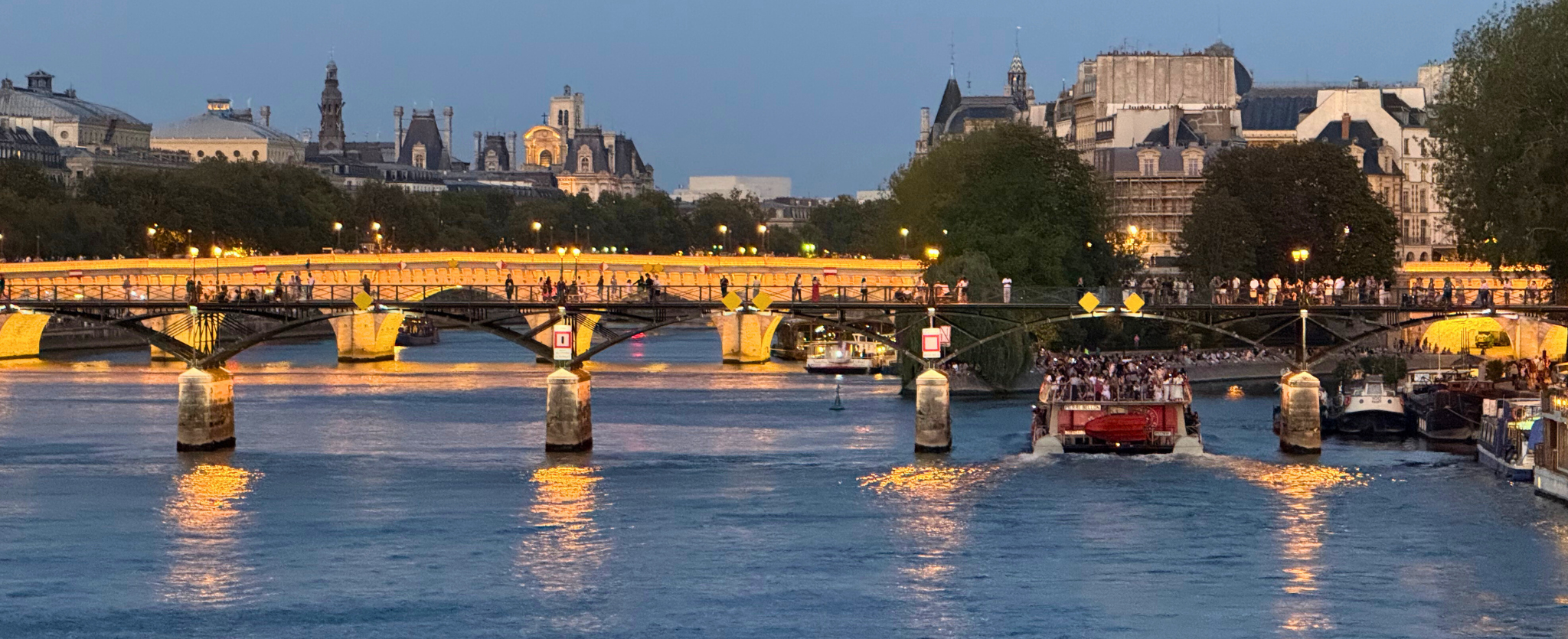 paseo sena paris atardecer