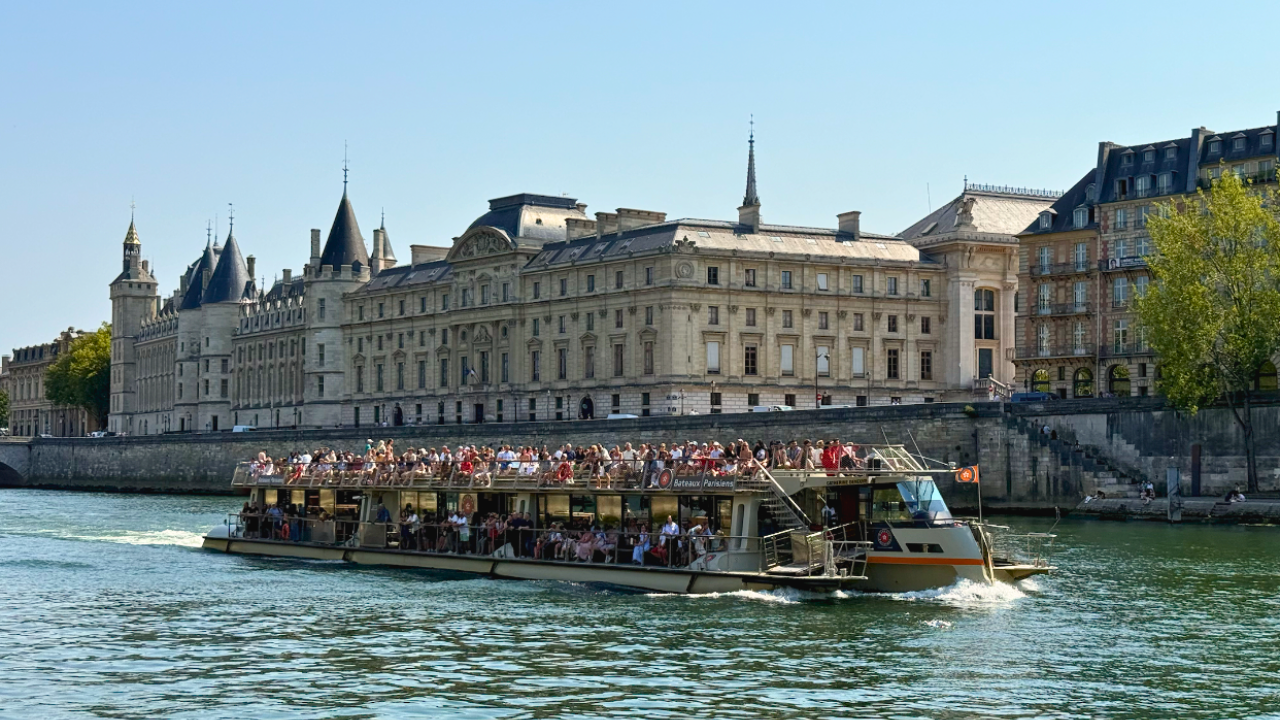 Paseo por el Sena en abril.