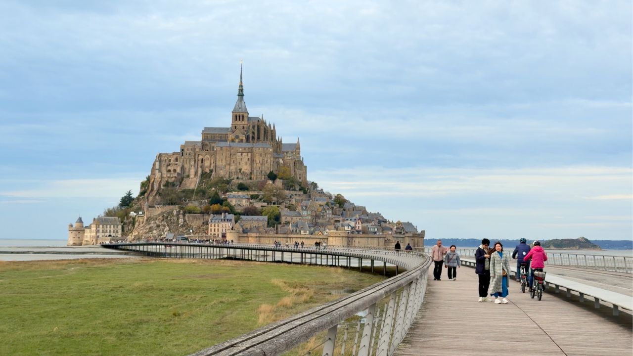 Arco del triunfo con atardecer.