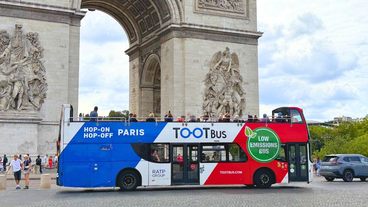 Arco del triunfo con atardecer.