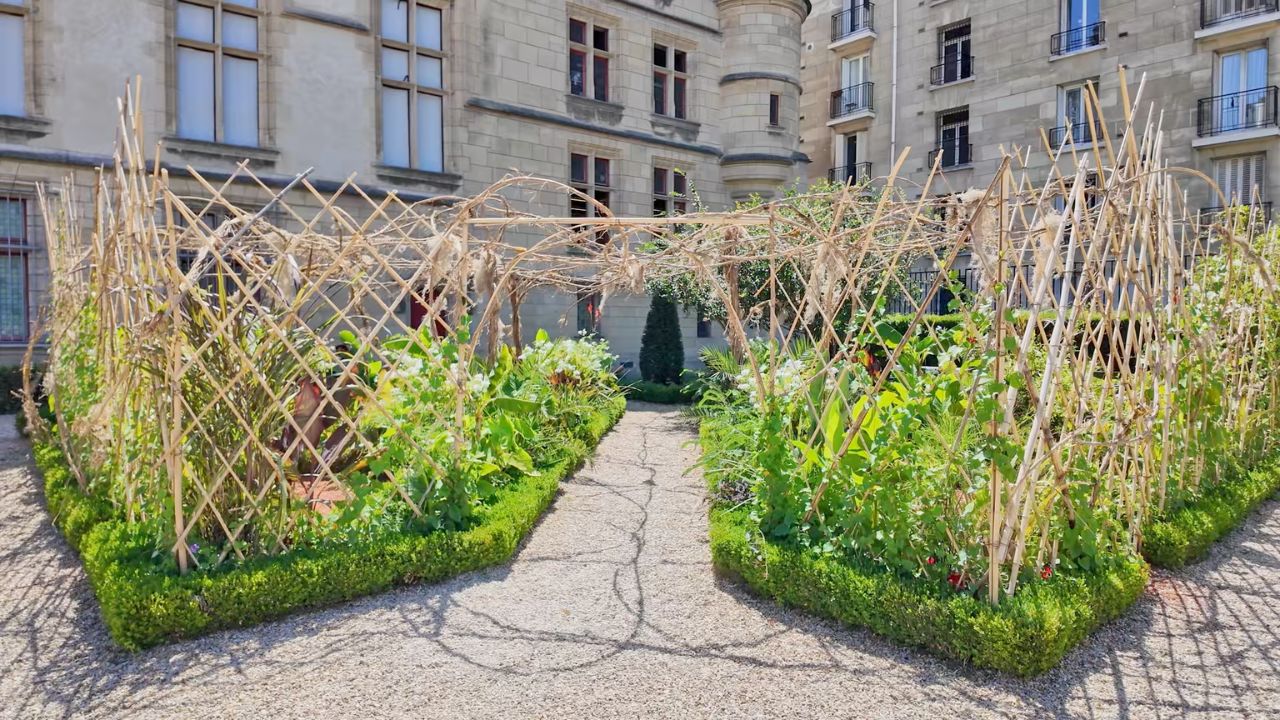 Jardin Monica Vitti en París. 